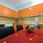 Private Solarium - 2br House Near The Airport Semesterbostad *