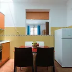 Private Solarium - 2br House Near The Airport Semesterbostad *