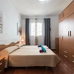 Private Solarium - 2br House Near The Airport Semesterbostad