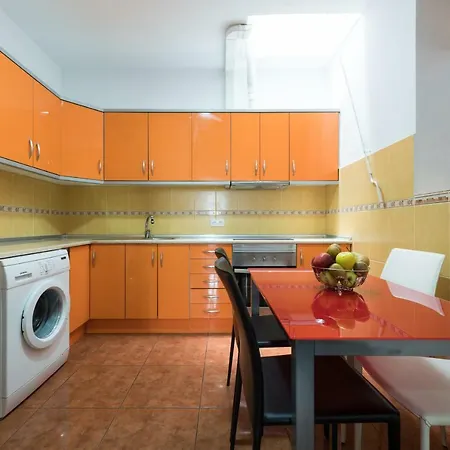 Private Solarium - 2br House Near The Airport Semesterbostad *