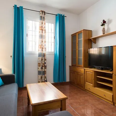 Semesterbostad Private Solarium - 2br House Near The Airport *